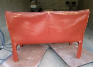 修理前のカッシーナソファ背面