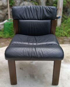 修理前の本革チェア