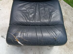 修理前の劣化したダイニングチェアの座面