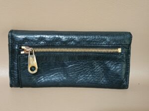 修理後のクロエ長財布の小銭入れ側