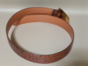 裏側の合皮を本革に張替え後のラルフローレンのベルト