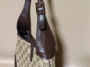 修理後のグッチショルダーバッグの持ち手の根元