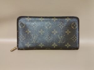 修理前のルイ・ヴィトンモノグラム長財布