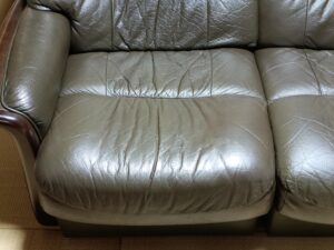 破れ修理後のソファの座面