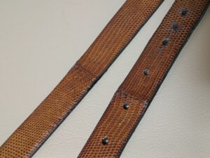 修理後のリザードレザーベルトの縫製部分