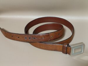 修理後のリザードレザーベルト
