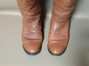 修理後のロングブーツつま先