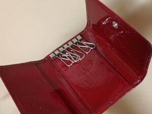 修理後のカルティエキーケースの内側