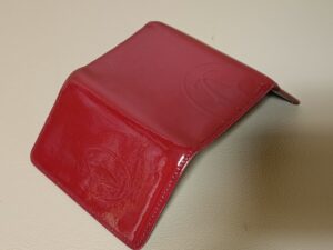 修理後のカルティエキーケースの外側