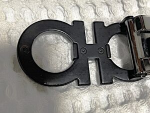 【フェラガモベルト修理】取れて紛失したバックルの留め具を新規取り付け