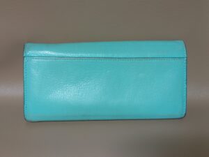 修理前のティファニーの財布背面