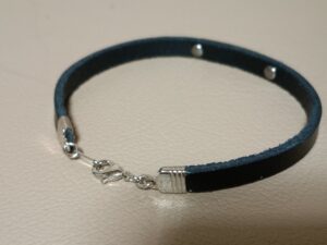 留め具交換後の革のブレスレっと