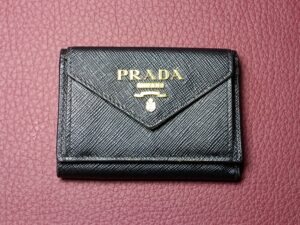 修理前のプラダの財布