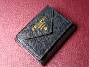 修理後のプラダ財布