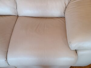クリーニング後の本革ソファの座面