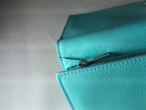 修理後のティファニーの財布内側