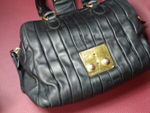 修理後のミュウミュウのバッグ本体