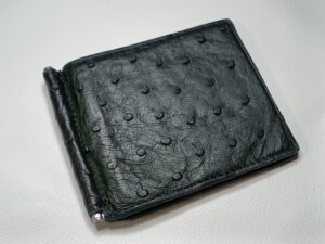 修理後のオーストリッチレザーの財布