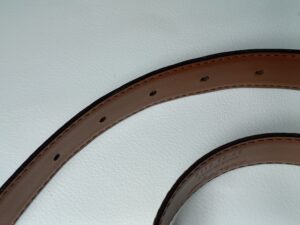 剥がれ修理後のフェラガモのベルト