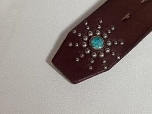 修理後の革ベルトの剣先部分