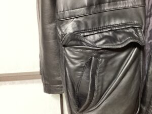 破れ修理後のレザーコートのポケット