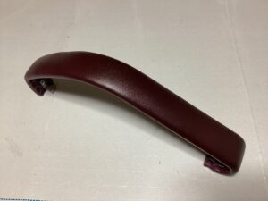 修理後の理容店の椅子の肘掛け