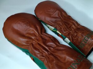 修理後のベティナルディのゴルフ用ヘッドカバー